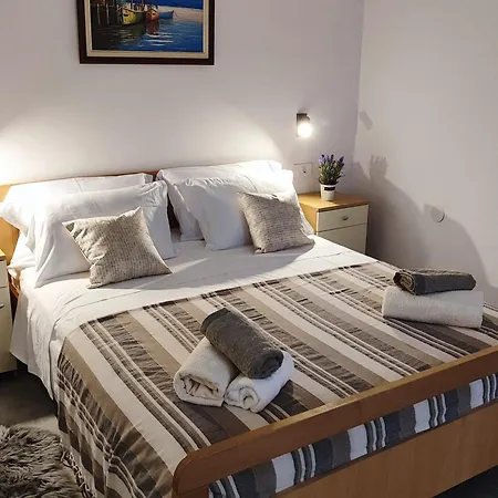 Castellina Apartment